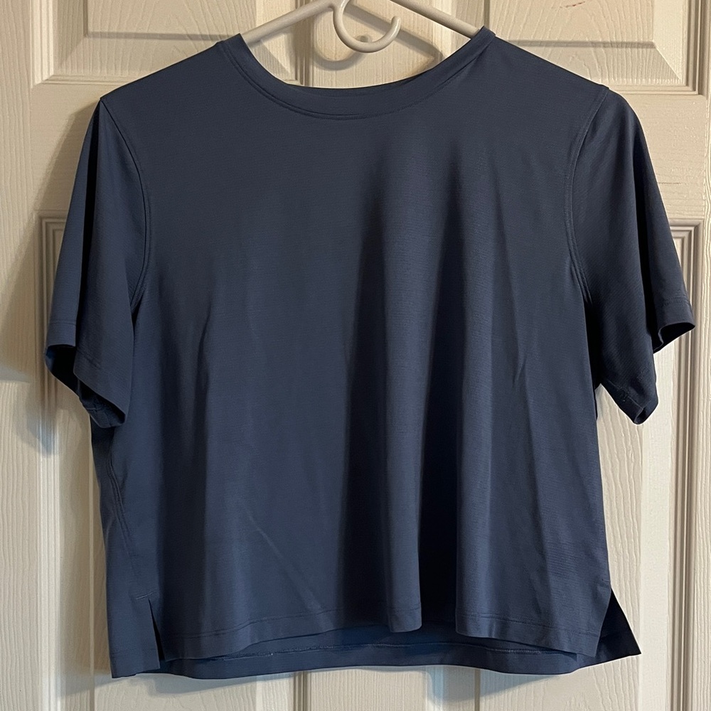 Lululemon running shirt